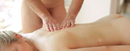 massage pour dame devant son homme