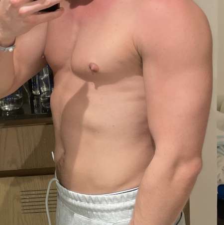 jeune homme sportif cherche femme mure